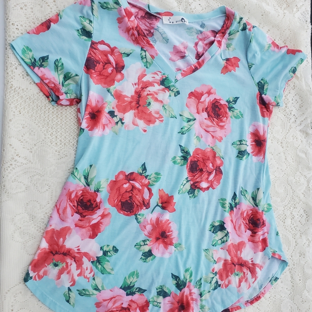 Gorilla Cat Floral Vee Neck Tee Women's Size Medium EUC- Boutique